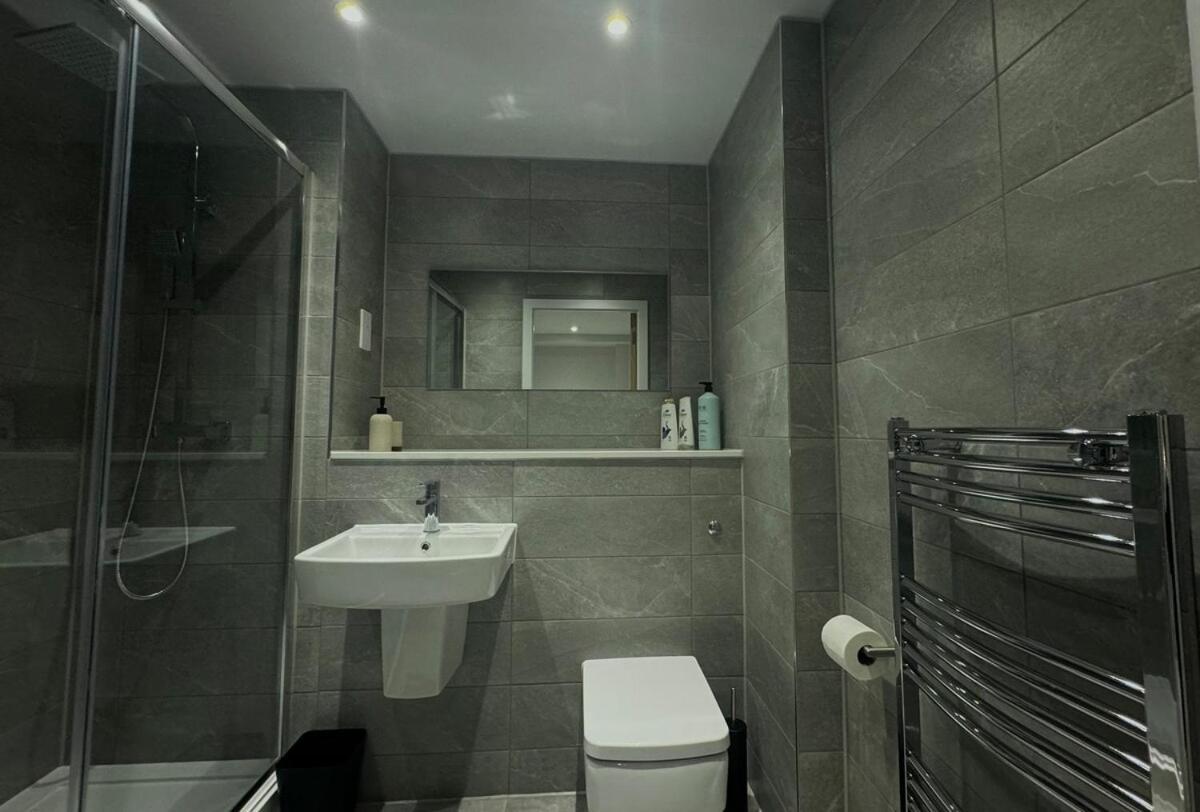 Modern 2-Bedroom Apartment In Heart Of Liverpool Exterior foto